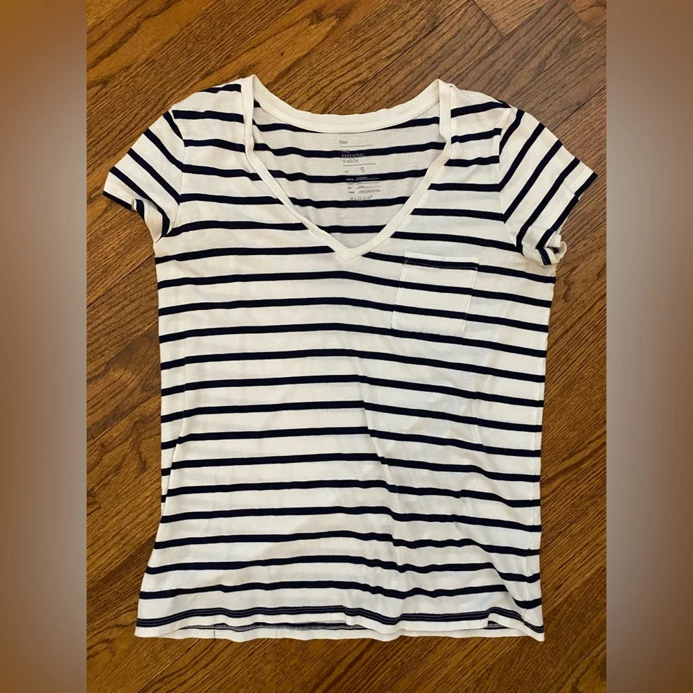 Gap The Essential V-neck Striped Tee - Picture 1 of 8